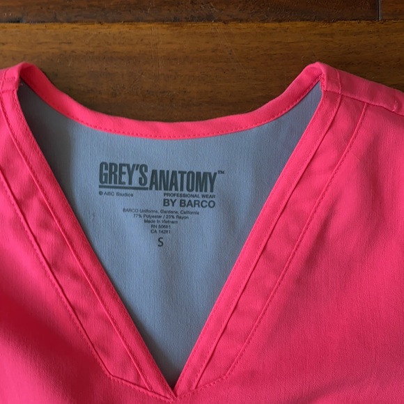 Hot Pink Grey’s Anatomy Scrubs Small/Small Tall Neon - Picture 4 of 7